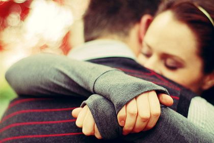 Hug 1 280